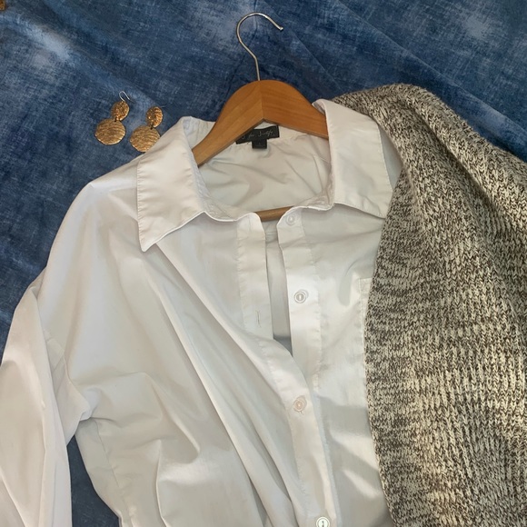 Classic white button down shirt, versatile and timeless. - Picture 4 of 5